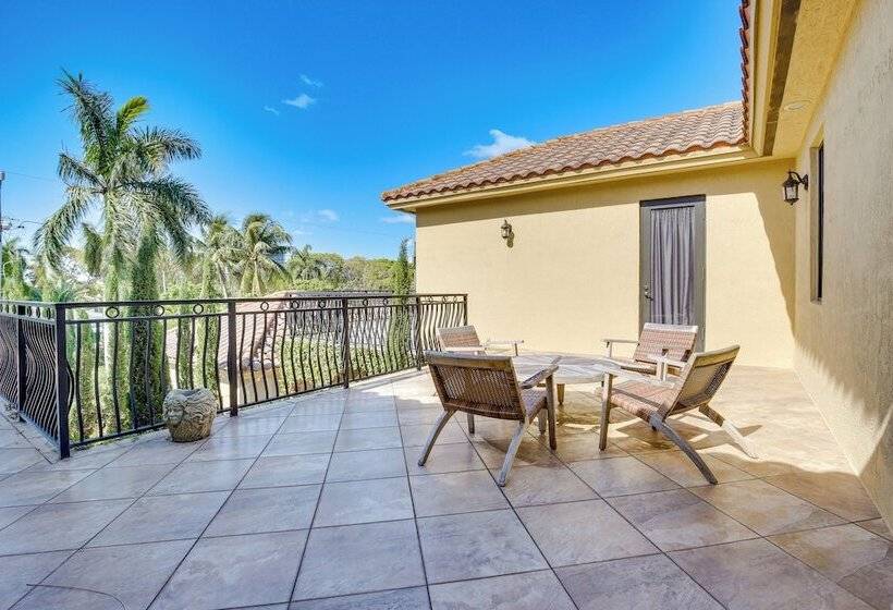 Ornate Hollywood Retreat, 2 Mi To Beach & Park!