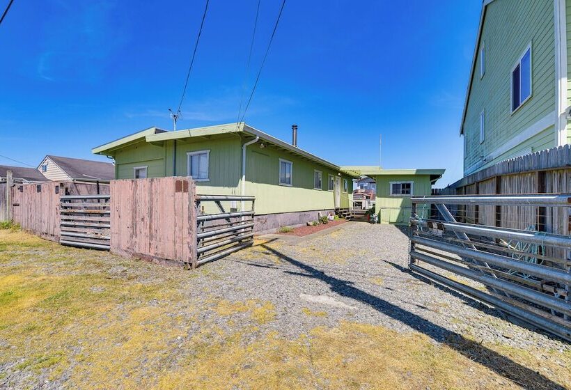 Peaceful Eureka Beach Cottage W/ 30 Foot Dock