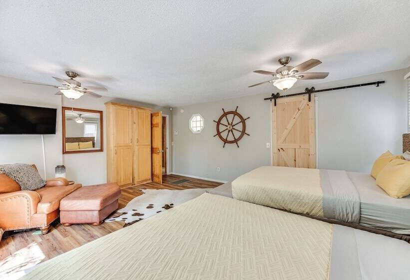 Pet Friendly Branson Gem: Walk To Table Rock Lake