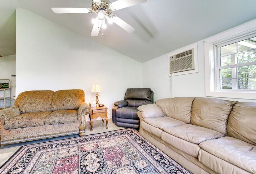 Quiet & Cozy Tuckasegee Retreat W/ Mountain Views!