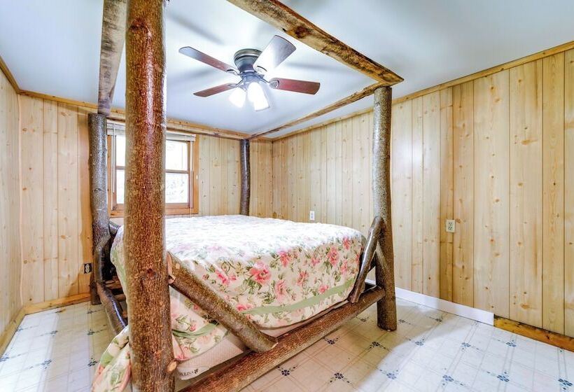 Quiet & Cozy Tuckasegee Retreat W/ Mountain Views!