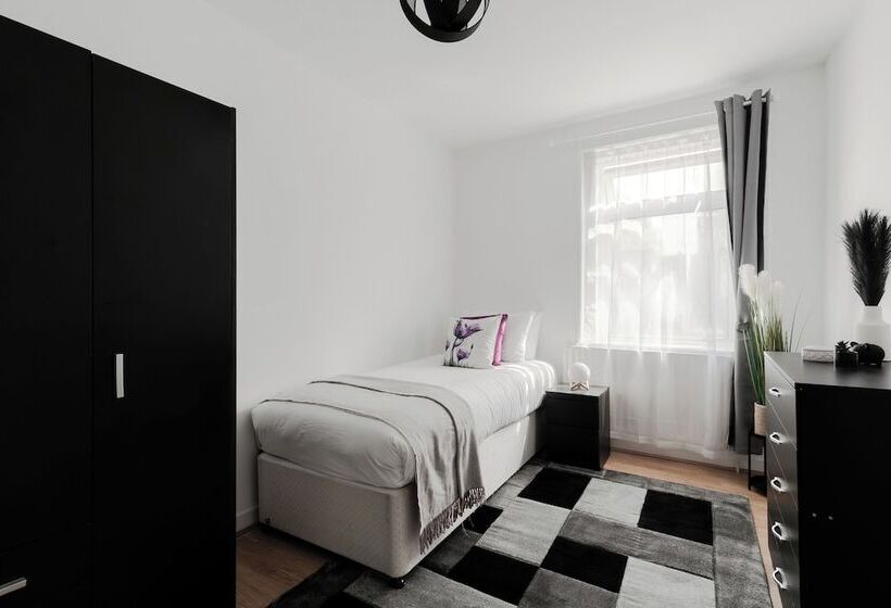 דירת נופש Beautiful 4 Bed House With Garden In London