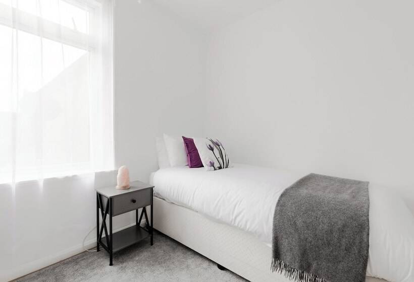 דירת נופש Beautiful 4 Bed House With Garden In London