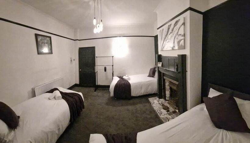 إقامة Charming 4 Bed House In Wednesbury