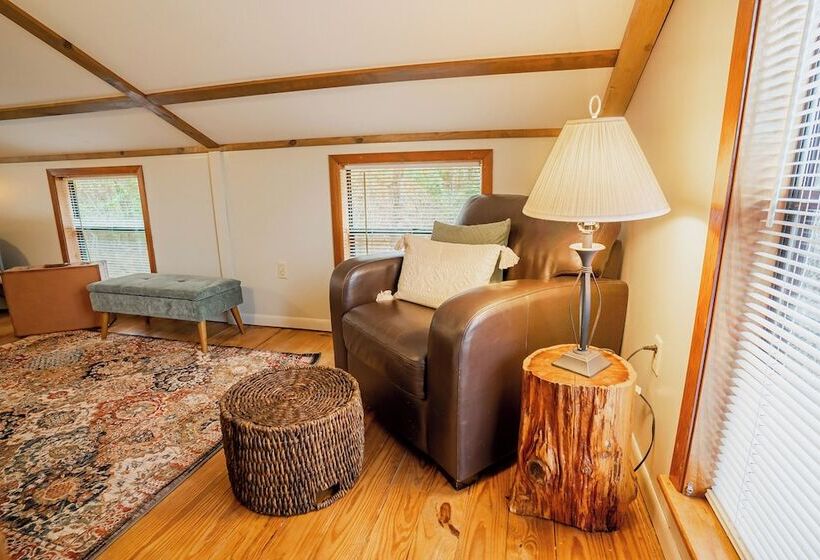 Stag Leap Cabins & Extended Stays