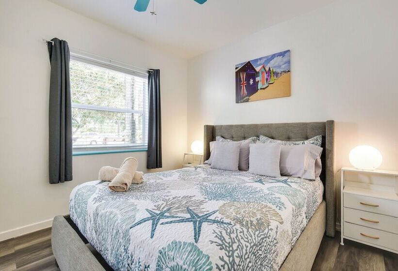 Hollywood Cottage Near Haulover Park: Pets Welcome