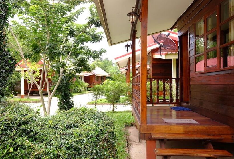 فندق Baan Torfun Resort Sakon Nakhon
