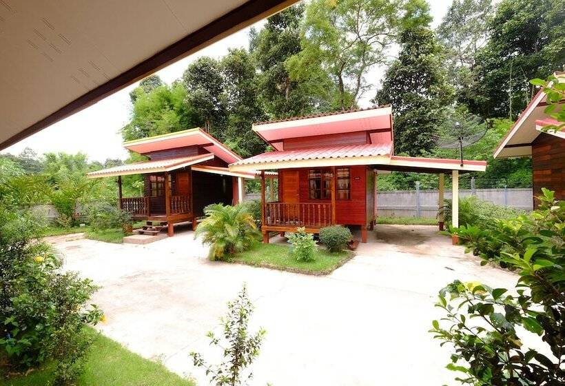 בית מלון כפרי Baan Torfun Resort Sakon Nakhon