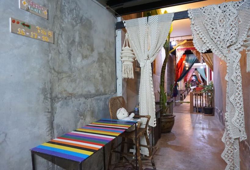 هتل Chiangkhan Modern Home
