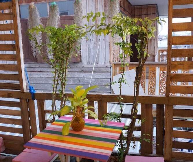 هتل Chiangkhan Modern Home