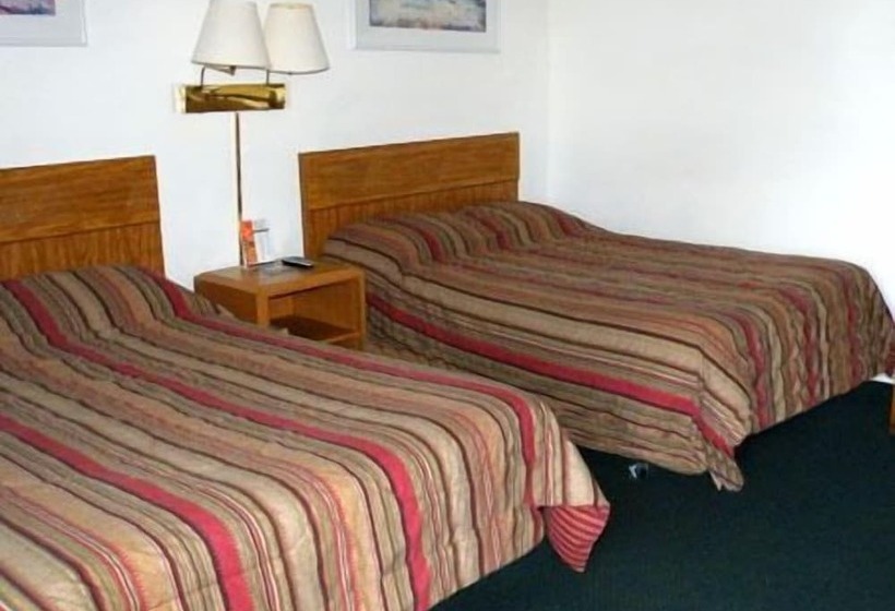 Отель Economy Inn Cadillac