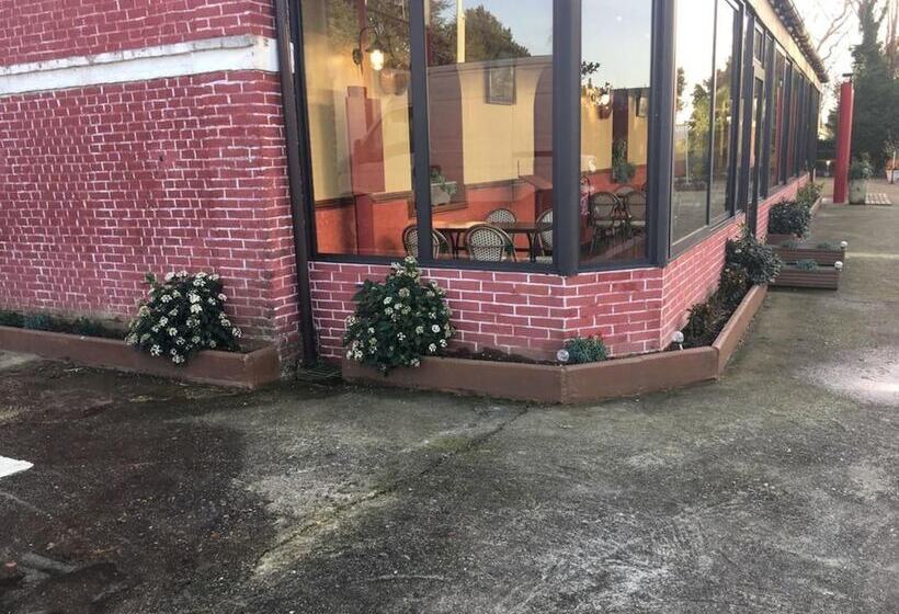 ホテル Le Chef Des Champs