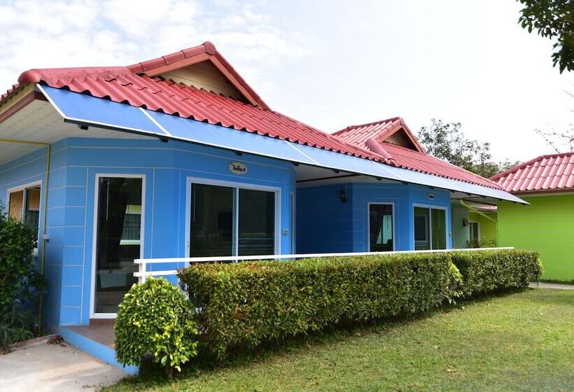 בית מלון כפרי Petch Jed Sao Noi Resort