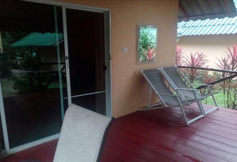 בית מלון כפרי Saint Tropez Resort