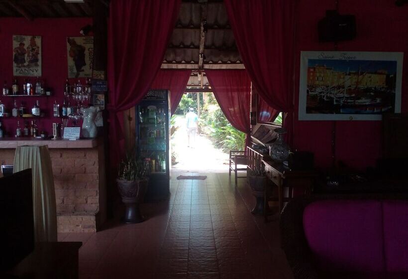 فندق Saint Tropez Resort