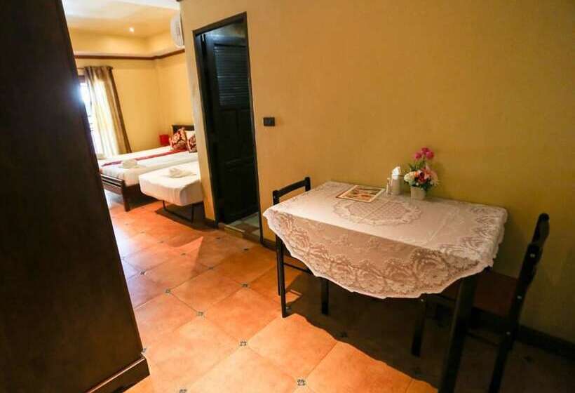 هتل Sunshine Coast Inn