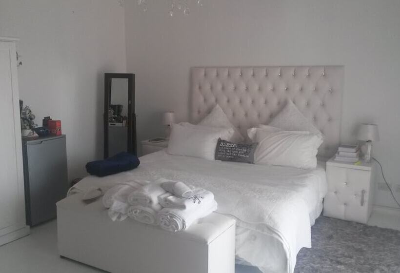 Mhlangeni Lodge B&b   Adults Only