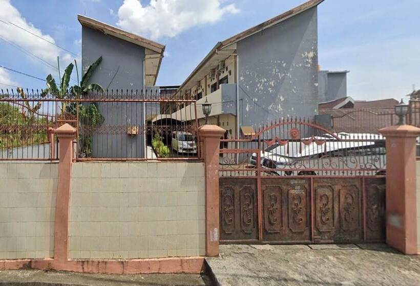 هتل Oyo 94023 Kost Stan