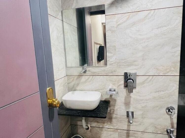 4 Ever Hotel ,surat