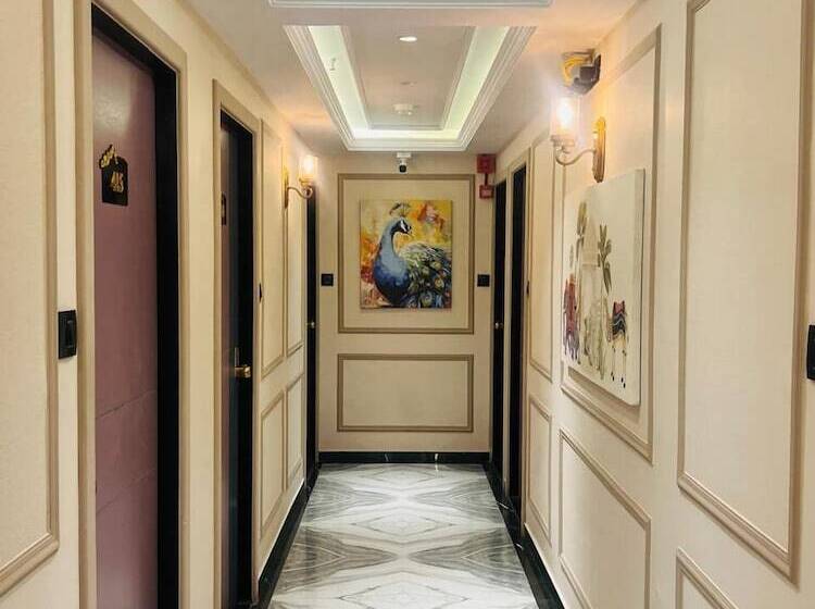 4 Ever Hotel ,surat