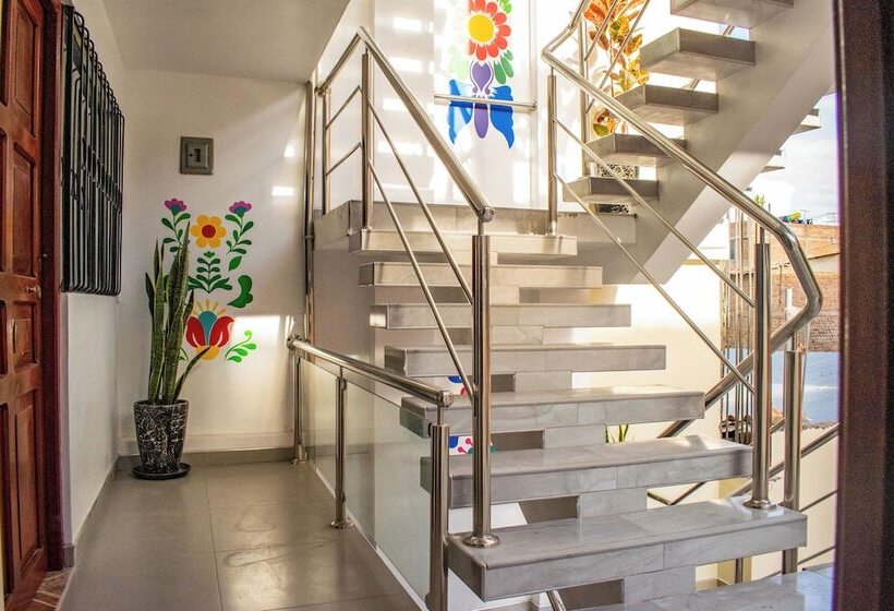 فندق Hostal Perlaschallay