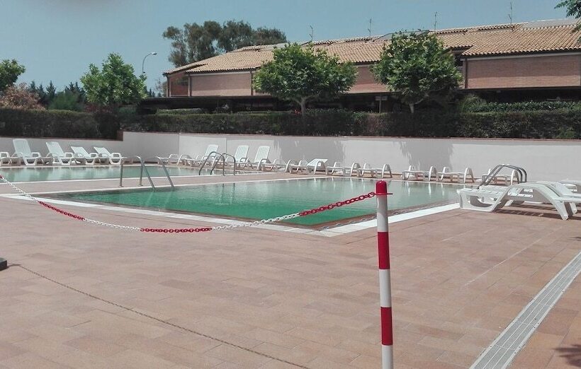 酒店 Riviera Village