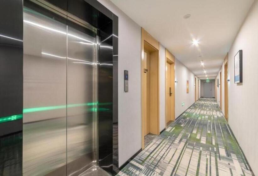 فندق Greentree Inn Express Qingdao Jiaodong International Airport