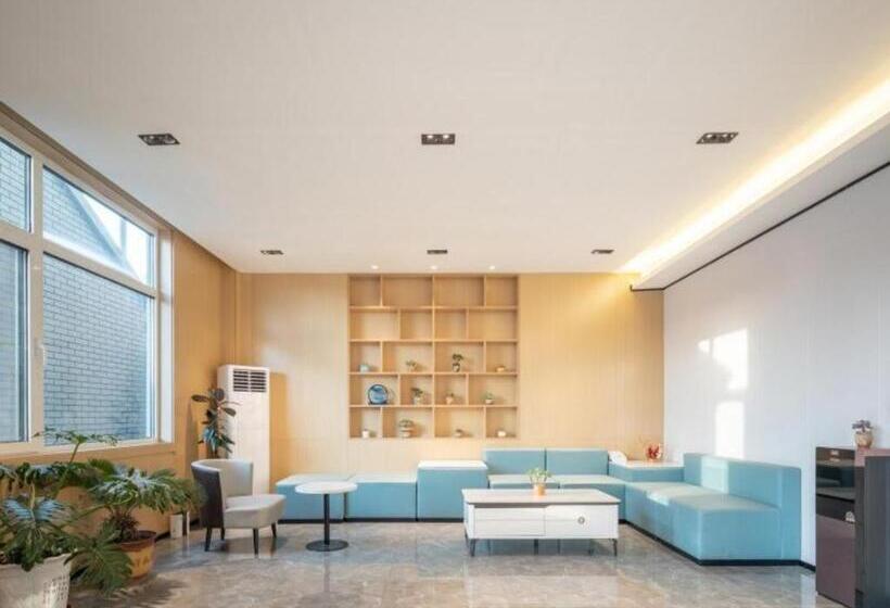 فندق Greentree Inn Express Qingdao Jiaodong International Airport