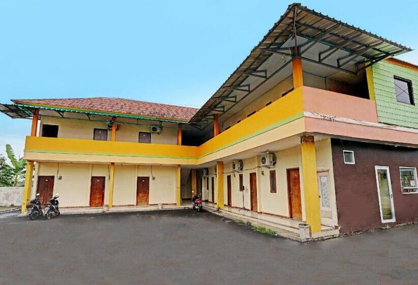 בית מלון כפרי Oyo 91955 Pondokan Cempaka