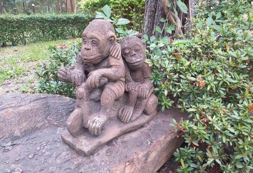 فندق Raisubsomboon Resort