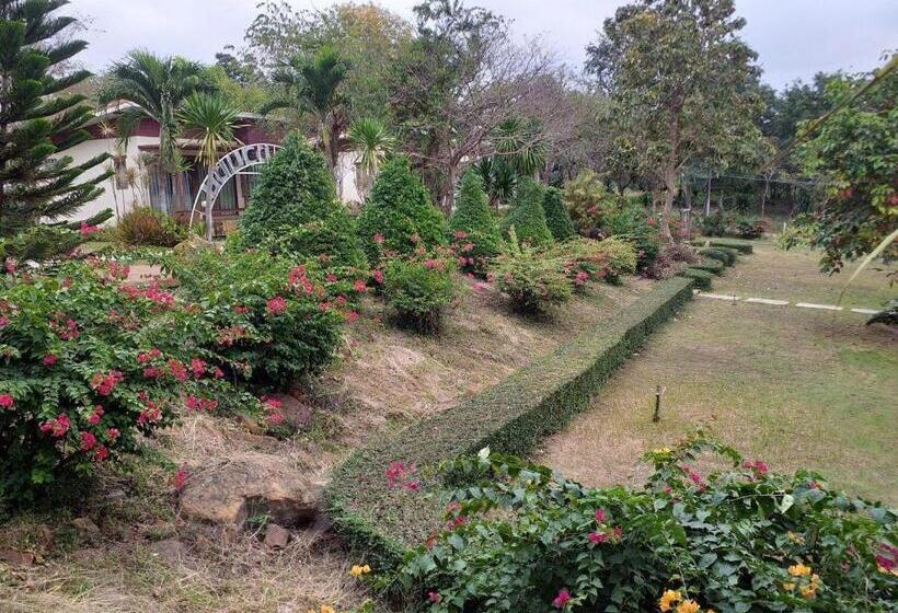 فندق Raisubsomboon Resort