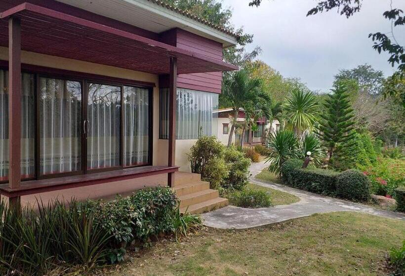 فندق Raisubsomboon Resort