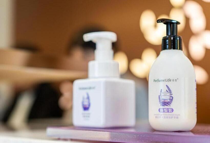 Lavande Hotel Zhengzhou Hanghai East Road Jingkai Center Square Metro Station