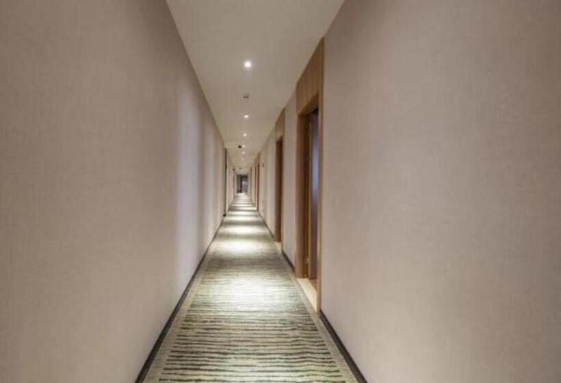 Shell Hotel Shnaghai Beiqiao Metro Station