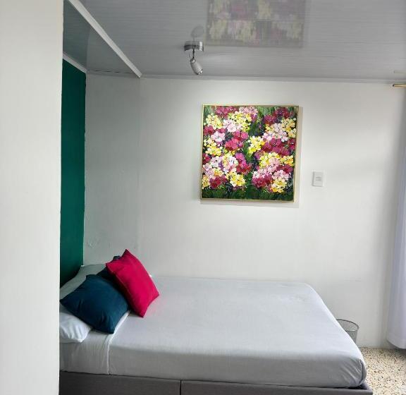 تختخواب و صبحانه Zivá Hostal