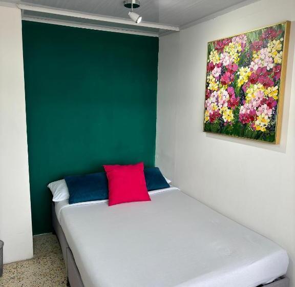 تختخواب و صبحانه Zivá Hostal