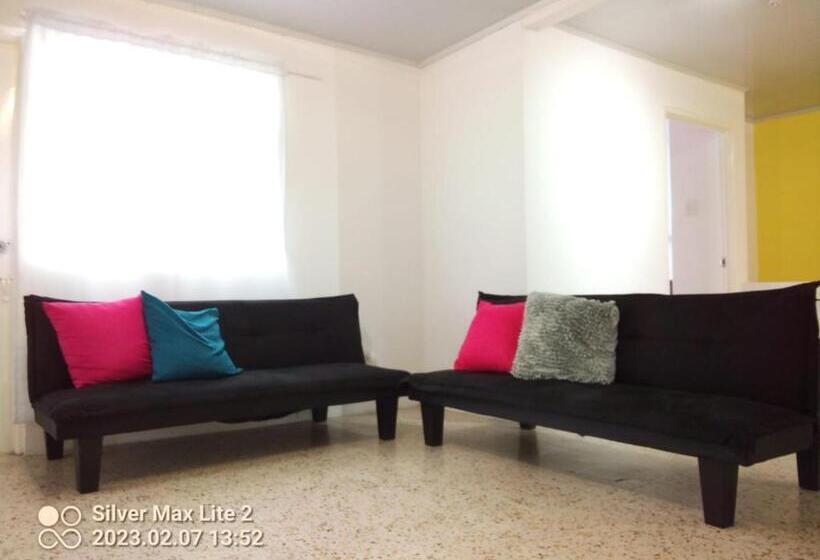 تختخواب و صبحانه Zivá Hostal