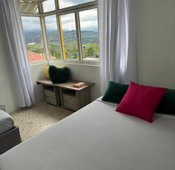 تختخواب و صبحانه Zivá Hostal