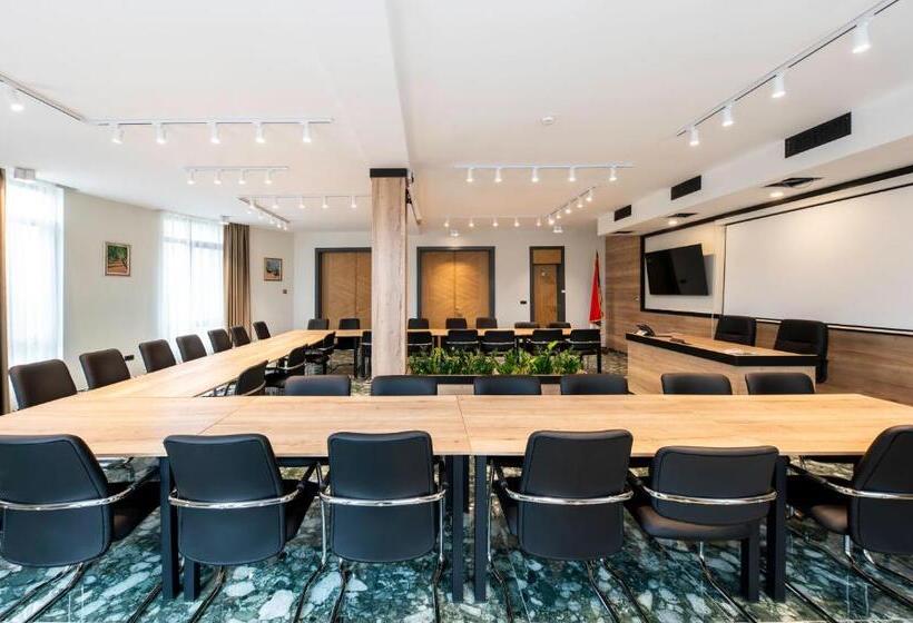 هتل Dve Kule Resort & Winery