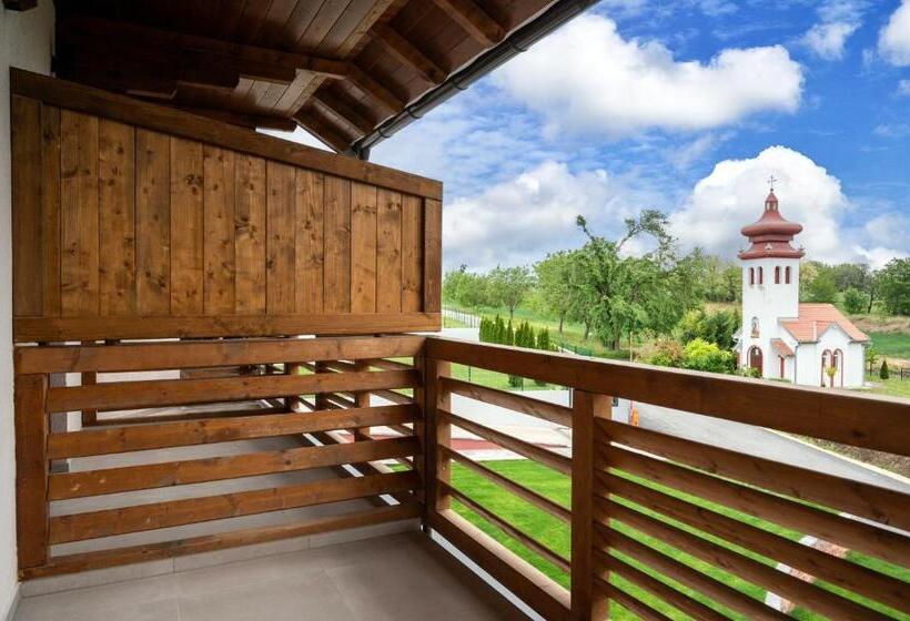 هتل Dve Kule Resort & Winery