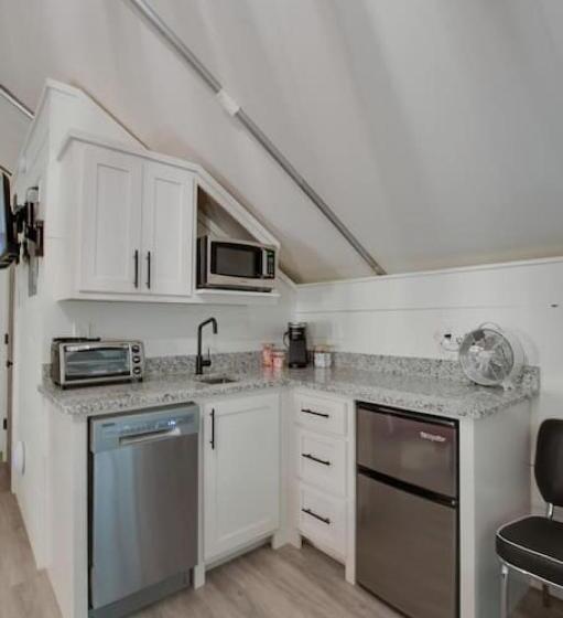 אתר נופש Game Room Luxury Glamping Tent Arcade Theme