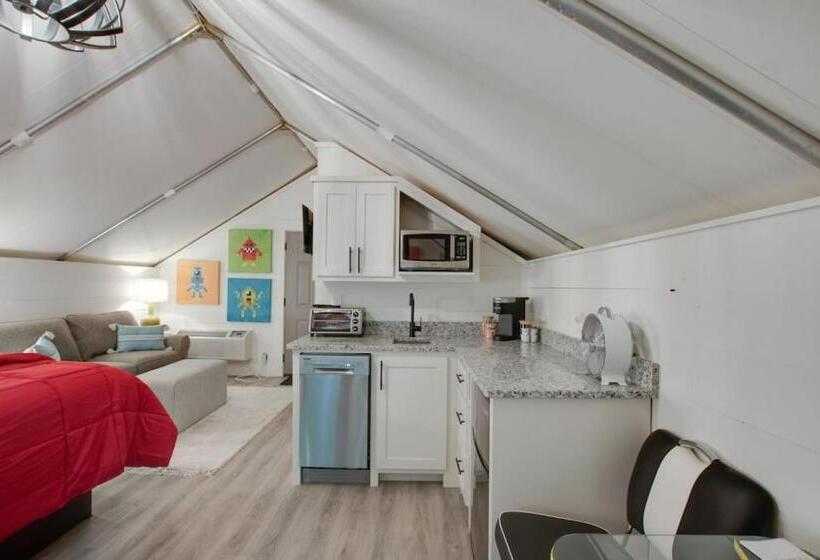 אתר נופש Game Room Luxury Glamping Tent Arcade Theme