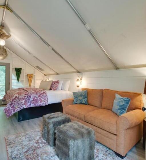 אתר נופש Hogwarts Luxury Glamping Tent Harry Potter Theme