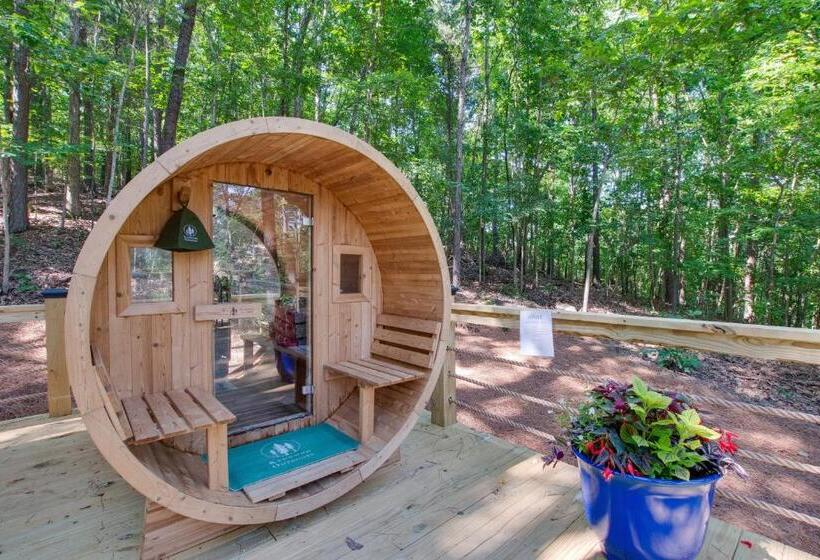 אתר נופש Launch Pad Luxury Glamping Tent Space Theme