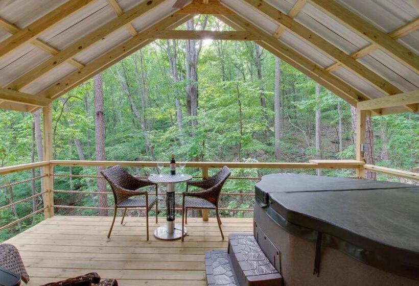 אתר נופש Launch Pad Luxury Glamping Tent Space Theme