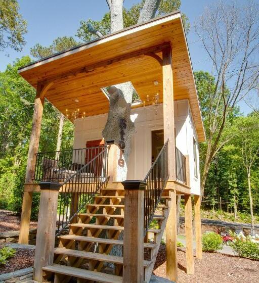 אתר נופש Magnolia Luxury Treehouse Near Lake Guntersville