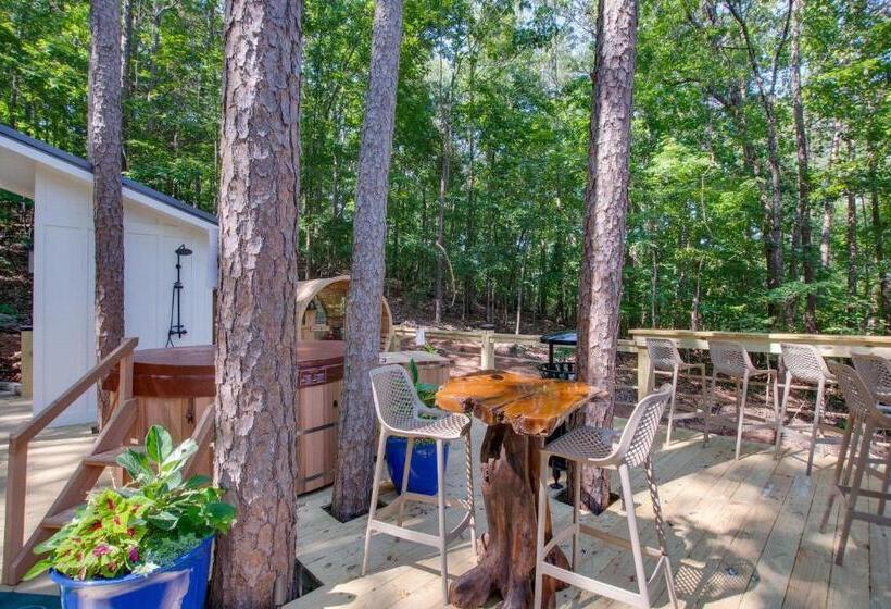 אתר נופש Magnolia Luxury Treehouse Near Lake Guntersville