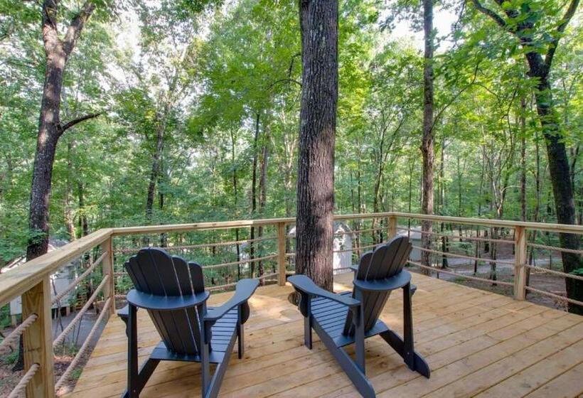 אתר נופש Pine Luxury Treehouse Near Lake Guntersville