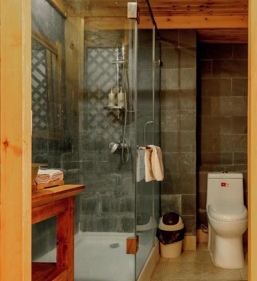 تختخواب و صبحانه Courtyard Shangri La 藏舍小院