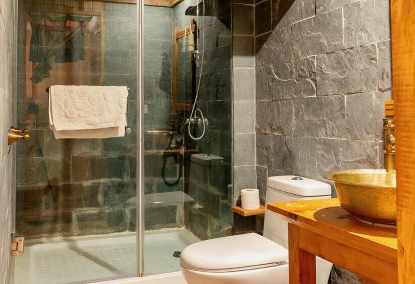 تختخواب و صبحانه Courtyard Shangri La 藏舍小院